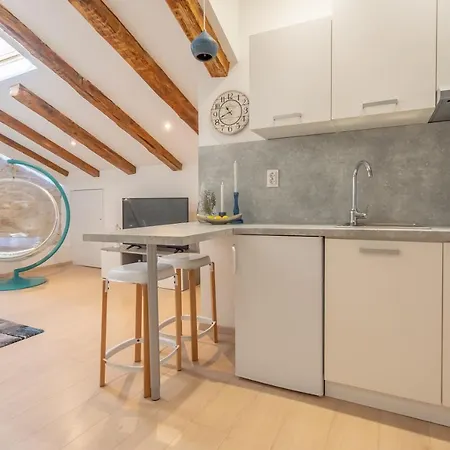 아파트 Fran Center