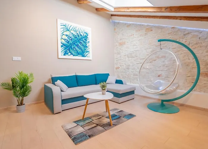 Fran Center 아파트 풀라