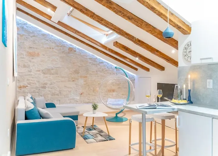 Fran Center 아파트 풀라