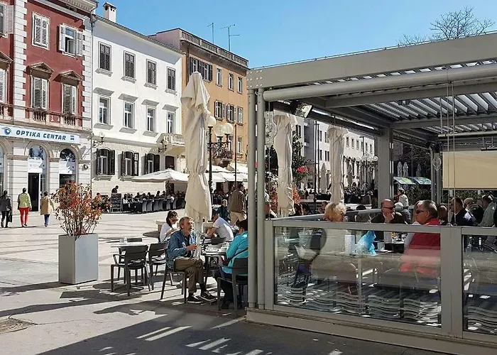 Fran Center Lejlighed *